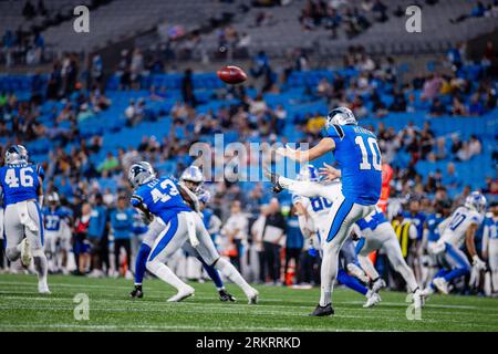 August 25, 2023: Carolina Panthers punter Johnny Hekker (10) punts the ball during the fourth quarter of the NFL matchup in Charlotte, NC. (Scott Kinser/Cal Sport Media) Stock Photo