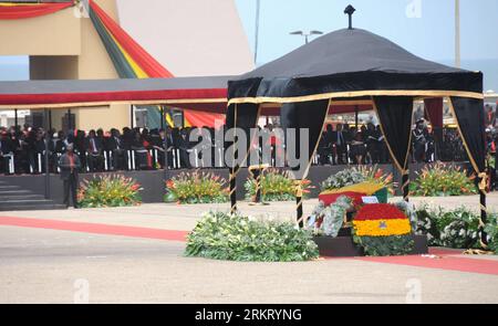 Bildnummer: 58333568  Datum: 10.08.2012  Copyright: imago/Xinhua (120810) -- ACCRA, Aug. 10, 2012 (Xinhua) -- The casket of late Ghanaian President John Evans Atta Mills is seen at the Independence Square during his funeral in Accra, Ghana, on Aug. 10, 2012. Ghana held a state funeral in the capital city on Friday for the late President, who died here on July 24 at the age of 68. (Xinhua/Shao Haijun) GHANA-FUNERAL-LATE PRESIDENT-MILLS PUBLICATIONxNOTxINxCHN People Politik Beerdigung Gedenken Trauer xjh x0x premiumd 2012 quer      58333568 Date 10 08 2012 Copyright Imago XINHUA  Accra Aug 10 20 Stock Photo