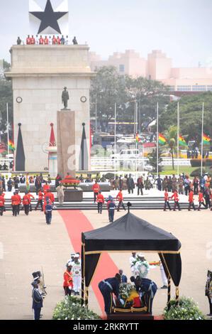 Bildnummer: 58333572  Datum: 10.08.2012  Copyright: imago/Xinhua (120810) -- ACCRA, Aug. 10, 2012 (Xinhua) -- The casket of late Ghanaian President John Evans Atta Mills is seen at the Independence Square during his funeral in Accra, Ghana, on Aug. 10, 2012. Ghana held a state funeral in the capital city on Friday for the late President, who died here on July 24 at the age of 68. (Xinhua/Shao Haijun) GHANA-FUNERAL-LATE PRESIDENT-MILLS PUBLICATIONxNOTxINxCHN People Politik Beerdigung Gedenken Trauer xjh x0x premiumd 2012 hoch Highlight      58333572 Date 10 08 2012 Copyright Imago XINHUA  Accra Stock Photo