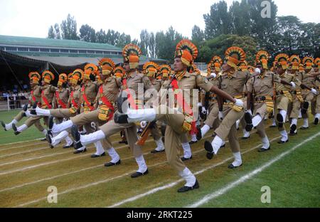 Bildnummer: 58352759  Datum: 15.08.2012  Copyright: imago/Xinhua (120815) -- SRINAGAR, Aug. 15, 2012 (Xinhua) -- A contingent of Indian s centre reserve police force in their ceremonial uniform march during Indian Independence Day celebrations to mark India s Independence from British rule at Bakhshi stadium in Srinagar, summer capital of Indian-controlled Kashmir, on Aug. 15, 2012. (Xinhua/Javed Dar) (syq) INDIA-CONTROLLED KASHMIR-SRINAGAR-INDIAN INDEPENDENCE DAY PUBLICATIONxNOTxINxCHN Gesellschaft Politik Unabhängigkeitstag premiumd xbs x0x 2012 quer      58352759 Date 15 08 2012 Copyright I Stock Photo