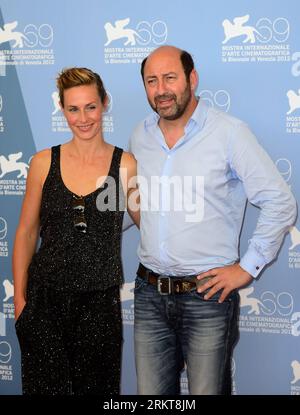 Bildnummer: 58406453  Datum: 30.08.2012  Copyright: imago/Xinhua (120830) -- VENICE, Aug. 30, 2012 (Xinhua) -- Belgian actress Cecile De France (L) and French actor Kad Merad pose for photos at the photocall of Superstar at the 69th Venice International Film Festival in Venice, Italy, Aug. 30, 2012. (Xinhua/Wang Qingqin) (zy) ITALY-VENICE-FILM FESTIVAL- SUPERSTAR PUBLICATIONxNOTxINxCHN Entertainment people Kultur Film 69. Internationale Filmfestspiele Venedig Photocall x0x xmb 2012 hoch      58406453 Date 30 08 2012 Copyright Imago XINHUA  Venice Aug 30 2012 XINHUA Belgian actress Cecile de Fr Stock Photo