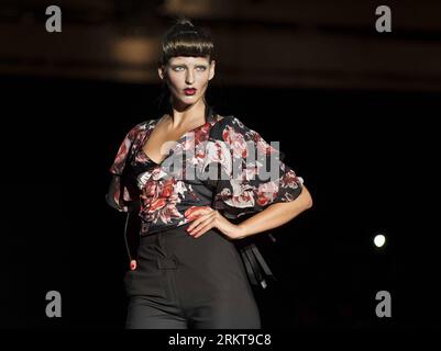 ROBERTO VERINO SPRING/SUMMER 2012 - CIBELES FASHION WEEK