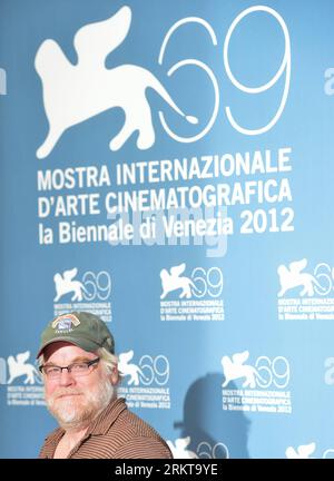 Bildnummer: 58415176  Datum: 01.09.2012  Copyright: imago/Xinhua (120901) -- VENICE, Sept. 1, 2012 (Xinhua) -- Actor Philip Seymour Hoffman poses for photos at the photocall of The Master at the 69th Venice International Film Festival in Venice, Italy, Sept. 1, 2012. (Xinhua/Wang Qingqin) (jl) ITALY-VENICE-FILM FESTIVAL- THE MASTER PUBLICATIONxNOTxINxCHN Kultur Entertainment People Film 69. Internationale Filmfestspiele Venedig Photocall x0x xgw 2012 hoch premiumd      58415176 Date 01 09 2012 Copyright Imago XINHUA  Venice Sept 1 2012 XINHUA Actor Philip Seymour Hoffman Poses for Photos AT Th Stock Photo