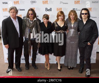 Bildnummer: 58448196  Datum: 08.09.2012  Copyright: imago/Xinhua (120909) -- TORONTO, Sept. 9, 2012 (Xinhua) -- Co-President of Sony Classic Pictures Tom Bernard, actor Johnny Depp, musician Natalie Maines, producer Lorri Davis, director Amy Berg and producer Damien Echols (L-R) pose for photos before the screening of the film West of Memphis at Ryerson Theatre during the 37th Toronto International Film Festival in Toronto, Canada, Sept. 8, 2012. (Xinhua/Zou Zheng) (zw) PUBLICATIONxNOTxINxCHN Kultur Entertainment people Film Filmfestival xas x0x premiumd 2012 quer premiumd      58448196 Date 0 Stock Photo