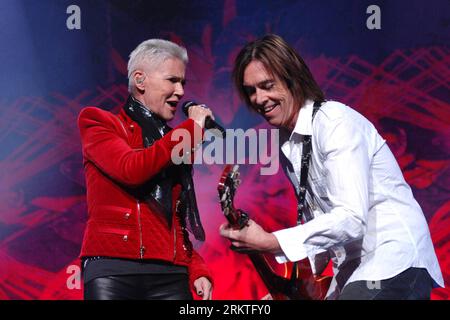Bildnummer: 58470924  Datum: 12.09.2012  Copyright: imago/Xinhua VANCOUVER,  Sept. 12, 2012 - Marie Fredriksson (L) and Per Gessle of Swedish pop duo Roxette perform with their band at Rogers Arena in Vancouver, Canada, Sept. 12, 2012. (Xinhua/Sergei Bachlakov)(ctt) CANADA-VANCOUVER-ROXETTE PUBLICATIONxNOTxINxCHN Kultur people Musik Konzert x0x xdd 2012 quer     58470924 Date 12 09 2012 Copyright Imago XINHUA Vancouver Sept 12 2012 Marie Fredriksson l and per Gessle of Swedish Pop Duo Roxette perform With their Tie AT Rogers Arena in Vancouver Canada Sept 12 2012 XINHUA Sergei Bachlakov CTT Ca Stock Photo