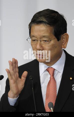 Bildnummer: 58470933  Datum: 14.09.2012  Copyright: imago/Xinhua (120914) -- TOKYO, Sept. 14, 2012 (Xinhua) -- Former Japanese Foreign Minister Nobutaka Machimura attends a meeting at the headquaters of Liberal Democratic Party (LDP) in Tokyo, capital of Japan, on Sept. 14, 2012. Secretary general of the main opposition Liberal Democratic Party (LDP) Nobuteru Ishihara, former Foreign Minister Nobutaka Machimura, former Defense Minister Shigeru Ishiba, former Japanese Prime Minister Shinzo Abe and Hayashi Yoshimasa, member of the House of Councillors in the Diet of Japan, will run in the presid Stock Photo