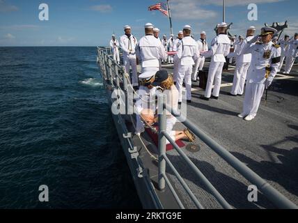 Bildnummer: 58473027  Datum: 14.09.2012  Copyright: imago/Xinhua (120914) -- WASHINGTON D.C., Sept. 14, 2012 (Xinhua) -- The NASA handout photo shows U.S. Navy Lieutenant Commander Paul Nagy (L Front) and Carol Armstrong, wife of Neil Armstrong, holding the cremains of the late astronaut Neil Armstrong during a burial at sea service aboard the USS Philippine Sea, in the Atlantic Ocean, Sept. 14, 2012. Armstrong, the first man to walk on the moon during the 1969 Apollo 11 mission, died on Aug. 25 at the age of 82. (Xinhua/NASA/Bill Ingalls) US-SPACE-ARMSTRONG-BURIAL-SEA PUBLICATIONxNOTxINxCHN P Stock Photo