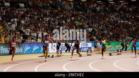 Budapest, Hungary. 25th Aug, 2023. Shericka Jackson (2nd R, front) of Jamaica competes during the women's 200 meters final during the World Athletics Championships in Budapest, Hungary, Aug. 25, 2023. Credit: Wang Lili/Xinhua/Alamy Live News Stock Photo