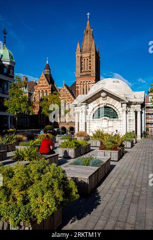 Brown Hart Gardens Mayfair London. Located off Duke Street in London's  Mayfair. Small public garden built on top of an electricity substation in 1906 Stock Photo