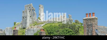 View the summer Corfe castle, Dorset, UK Stock Photo