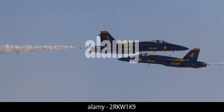 Bildnummer: 58591854  Datum: 14.10.2012  Copyright: imago/Xinhua (121015) -- LOS ANGELES, Oct. 15, 2012 (Xinhua) -- The U.S. Navy Blue Angeles perform during the Miramar Air Show in San Diego, California, the United States, on Oct. 14, 2012. (Xinhua/Zhao Hanrong) U.S.-SAN DIEGO-MIRAMAR AIR SHOW PUBLICATIONxNOTxINxCHN Gesellschaft Flugshow Flugzeug Düsenjäger Jet xas x0x 2012 quer      58591854 Date 14 10 2012 Copyright Imago XINHUA  Los Angeles OCT 15 2012 XINHUA The U S Navy Blue Angeles perform during The Miramar Air Show in San Diego California The United States ON OCT 14 2012 XINHUA Zhao Stock Photo