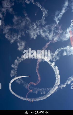 Bildnummer: 58591855  Datum: 14.10.2012  Copyright: imago/Xinhua (121015) -- LOS ANGELES, Oct. 15, 2012 (Xinhua) -- Planes perform during the Miramar Air Show in San Diego, California, the United States, on Oct. 14, 2012. (Xinhua/Zhao Hanrong) U.S.-SAN DIEGO-MIRAMAR AIR SHOW PUBLICATIONxNOTxINxCHN Gesellschaft Flugshow Flugzeug Düsenjäger Jet xas x0x 2012 hoch      58591855 Date 14 10 2012 Copyright Imago XINHUA  Los Angeles OCT 15 2012 XINHUA Plan perform during The Miramar Air Show in San Diego California The United States ON OCT 14 2012 XINHUA Zhao  U S San Diego Miramar Air Show PUBLICATIO Stock Photo