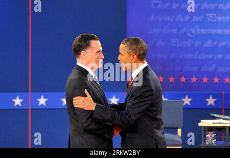 Bildnummer: 58597667  Datum: 16.10.2012  Copyright: imago/Xinhua NEW YORK, Oct. 16, 2012 - U.S. President Barrack Obama (R) shake hands with Republican presidential nominee Mitt Romney prior to their second presidential debate at Hofstra University in Hempstead, New York state, the United States, Oct. 16, 2012. (Xinhua/Wang Lei) U.S.-HEMPSTEAD-PRESIDENTIAL DEBATE PUBLICATIONxNOTxINxCHN Politik people USA Wahl Wahlkampf TV Präsidentschaftswahl Duell Fernsehduell Debatte Fernsehdebatte xas x1x 2012 quer premiumd     58597667 Date 16 10 2012 Copyright Imago XINHUA New York OCT 16 2012 U S Preside Stock Photo