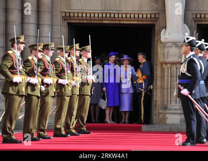 Bildnummer: 58612695  Datum: 20.10.2012  Copyright: imago/Xinhua (121020) -- LUXEMBOURG, Oct. 20, 2012 (Xinhua) -- Denmark s Queen Margrethe II (L) and Prince Consort Henrik (R), and Netherlands Queen Beatrix (C) leave the Notre-Dame Cathedral after the religious wedding service of Crown PrincexGuillaume of Luxembourg and Belgian CountessxStephanie de Lannoy, in Luxembourg, Oct. 20, 2012. (Xinhua/Ye Pingfan) LUXEMBOURG-BELGIUM-ROYALS-RELIGIOUS WEDDING PUBLICATIONxNOTxINxCHN Entertainment people Adel Hochzeit Hochzeitsfeier kirchliche Trauung xas x1x premiumd 2012 quer  o0 Familie, privat, Frau Stock Photo