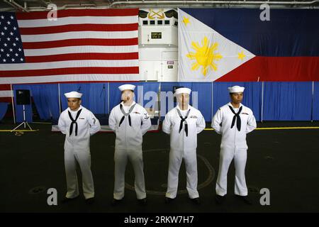 Bildnummer: 58630703  Datum: 25.10.2012  Copyright: imago/Xinhua (121025) -- MANILA, Oct. 25, 2012 (Xinhua) -- Filipino-American members of the U.S. Navy stand inside the U.S. aircraft carrier USS George Washington docked in Manila Bay, the Philippines, Oct. 25, 2012. The U.S. nuclear-powered aircraft carrier USS George Washington arrived in the Philippines for professional exchanges between the U.S. and Philippine Navy counterparts. (Xinhua/Rouelle Umali) PHILIPPINES-MANILA-USS GEORGE WASHINGTON PUBLICATIONxNOTxINxCHN Gesellschaft Flugzeugträger Militär Armee USA Soldat x0x xdd 2012 quer Stock Photo