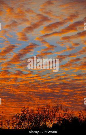 lo spettacolo del cielo al tramonto Stock Photo