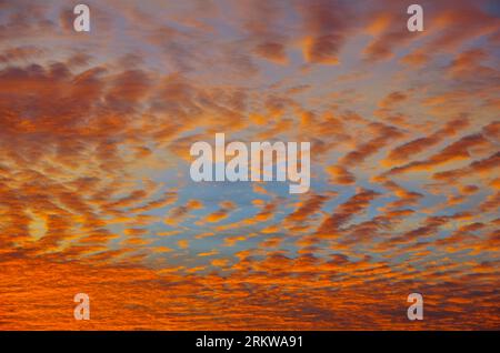 lo spettacolo del cielo al tramonto Stock Photo