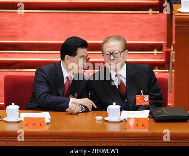 Bildnummer: 58676678  Datum: 08.11.2012  Copyright: imago/Xinhua (121108) -- BEIJING, Nov. 8, 2012 (Xinhua) -- Hu Jintao (L), general secretary of the Central Committee of the Communist Party of China (CPC) and Chinese president, talks with Jiang Zemin, former general secretary of the CPC Central Committee and former Chinese president, during the opening ceremony of 18th CPC National Congress at the Great Hall of the in Beijing, capital of China, Nov. 8, 2012. The 18th CPC National Congress was opened in Beijing on Thursday. (Xinhua/Li Tao) (lfj) (CPC CONGRESS) CHINA-BEIJING-18TH CPC NATIONAL Stock Photo