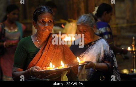 Bildnummer: 58696214  Datum: 13.11.2012  Copyright: imago/Xinhua (121113) -- COLOMBO, Nov. 13, 2012 (Xinhua) -- Sri Lankan Tamil Hindu devotees hold oil lamps during Diwali festival at a Hindu temple in Colombo, Sri Lanka, Nov. 13, 2012. light lamps and offer prayers to the goddess of wealth Lakshmi in the Hindu festival of Diwali, the festival of lights, which falls on Nov. 13 this year. (Xinhua/Pushpika Karunaratne)(rh) SRI LANKA-COLOMBO-FESTIVAL PUBLICATIONxNOTxINxCHN Gesellschaft Religion Feiertag Hinduismus des Lichts Licht x0x xdd premiumd 2012 quer      58696214 Date 13 11 2012 Copyrigh Stock Photo