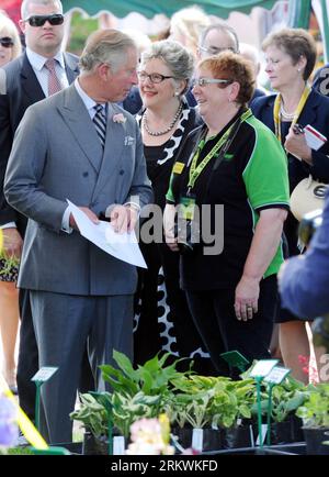 Bildnummer: 58702640  Datum: 15.11.2012  Copyright: imago/Xinhua (121115) -- FEILDING, Nov. 15, 2012 (Xinhua) -- Britain s Prince Charles chats with a stall holder at the Farmers Market in North Island S rural town of Feilding, New Zealand, Nov. 15, 2012.  (Xinhua/SNPA/Ross Setford) NEW ZEALAND-FEILDING-BRITAIN-VISITING PUBLICATIONxNOTxINxCHN Entertainment people Adel x1x 2012 hoch premiumd  o0 of Wales     58702640 Date 15 11 2012 Copyright Imago XINHUA   Nov 15 2012 XINHUA Britain S Prince Charles Chats With a Stable Holder AT The Farmers Market in North Iceland S Rural Town of  New Zealand Stock Photo