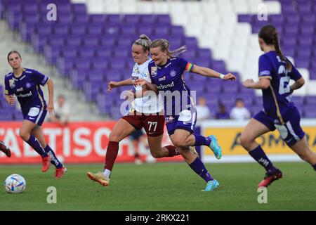 Diana Lemesova (77 SKN St Polten) and Verena Volkmer (11 Austria Wien) battling for the ball during the Admiral Frauen Bundesliga match Austria Wien vs St Polten at Viola Park (Tom Seiss/ SPP) Credit: SPP Sport Press Photo. /Alamy Live News Stock Photo