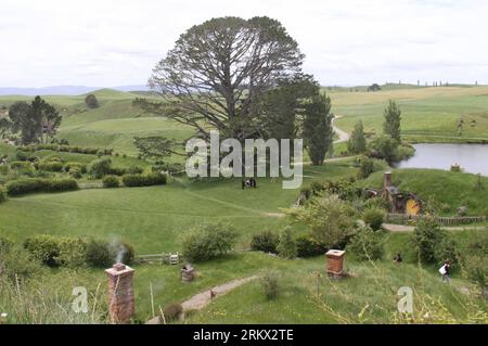 Bildnummer: 58862094  Datum: 29.11.2012  Copyright: imago/Xinhua WELLINGTON - Photo taken on Nov. 29, 2012 shows the Hobbit movie s filming location at Hobbiton on the Alexander family farm near New Zealand s north island town of Matamata. The film set of The Hobbit: An Unexpected Journey is such fantastic in the rolling countryside that closely resembled the Shire in the popular classics by J.R.R Tolkien, attracting a lot of fans and tourists. (Xinhua/Liu Jieqiu) Authorized by ytfs NEW ZEALAND-WELLINGTON-FILM-HOBBIT-HOBBITON PUBLICATIONxNOTxINxCHN Entertainment Film Filmkulisse Kulisse Filmse Stock Photo
