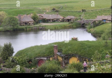Bildnummer: 58862092  Datum: 29.11.2012  Copyright: imago/Xinhua WELLINGTON - Photo taken on Nov. 29, 2012 shows the Hobbit movie s filming location at Hobbiton on the Alexander family farm near New Zealand s north island town of Matamata. The film set of The Hobbit: An Unexpected Journey is such fantastic in the rolling countryside that closely resembled the Shire in the popular classics by J.R.R Tolkien, attracting a lot of fans and tourists. (Xinhua/Liu Jieqiu) Authorized by ytfs NEW ZEALAND-WELLINGTON-FILM-HOBBIT-HOBBITON PUBLICATIONxNOTxINxCHN Entertainment Film Filmkulisse Kulisse Filmse Stock Photo