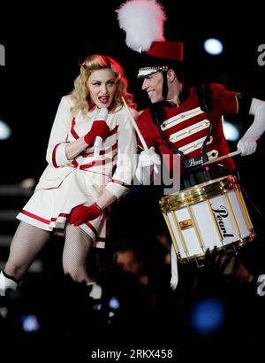 Bildnummer: 58880757  Datum: 04.12.2012  Copyright: imago/Xinhua U.S. pop singer Madonna (L) performs during her concert of her MDNA tour held at Morumbi Stadium, in Sao Paulo, Brazil, on Dec. 4, 2012. (Xinhua/Estado Conteudo/Agencia Estado) (da) (py) BRAZIL OUT (syq) BRAZIL-SAO PAULO-MADONNA PUBLICATIONxNOTxINxCHN Kultur Entertainment People Konzert Musik Aktion x0x xdd premiumd 2012 hoch Aufmacher     58880757 Date 04 12 2012 Copyright Imago XINHUA U S Pop Singer Madonna l performs during her Concert of her  Tour Hero AT Morumbi Stage in Sao Paulo Brazil ON DEC 4 2012 XINHUA Estado  Agencia Stock Photo