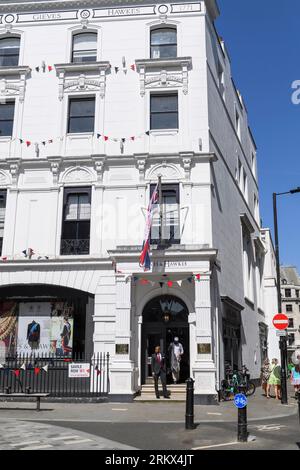 Gieves & Hawkes store, 1 Savile Row is a men's tailor and retailer specialising in bespoke menswear.  Savile Row, London, UK.  26 May 2023 Stock Photo