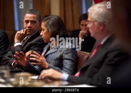 Bildnummer: 58917701  Datum: 13.12.2012  Copyright: imago/Xinhua (121213) -- WASHINGTON D.C., Dec. 13, 2012 (Xinhua) -- In this file photo released by the White House, U.S. President Barack Obama (1st L) listens as Susan Rice (C), U.S. Permanent Representative to the United Nations, speaks during a meeting with U.N. Ambassadors in the Cabinet Room of the White House in Washington D.C., capital of the United States, Dec. 13, 2010. Obama said on Thursday that he won t nominate Susan Rice as the next secretary of state. (Xinhua/Official White House Photo/Pete Souza) US-SUSAN RICE-POSSIBILITY-RULE Stock Photo