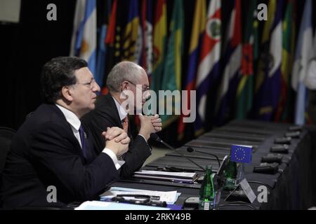 Bildnummer: 59139676  Datum: 26.01.2013  Copyright: imago/Xinhua (130126) -- SANTIAGO, Jan. 26, 2013 (Xinhua) -- European Commission President Jose Manuel Durao Barroso (L) and European Council President Herman Van Rompuy attend the first summit between the Community of Latin American and Caribbean States (CELAC) and the European Union (EU) in Santiago, capital of Chile, on Jan. 26, 2013. The summit opened here on Saturday. (Xinhua/Str) CHILE-POLITICS-EU-CELAC-SUMMIT PUBLICATIONxNOTxINxCHN People Politik EU Lateinamerika Gipfel Eröffnung premiumd x0x xmb 2013 quer      59139676 Date 26 01 2013 Stock Photo