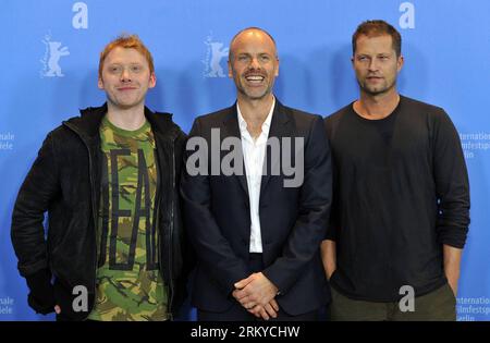Bildnummer: 59196510  Datum: 09.02.2013  Copyright: imago/Xinhua (130209) -- BERLIN, Feb. 9, 2013 (Xinhua) -- (L-R) British actor Rupert Grint, Swedish director Fredrik Bond and German actor Til Schweiger pose at a photocall for the film The Necessary Death of Charlie Countryman during the 63rd Berlinale Film Festival in Berlin on Feb. 9, 2013. (Xinhua/Ma Ning) GERMANY-BERLIN-FILM FESTIVAL-BERLINALE PUBLICATIONxNOTxINxCHN Entertainment people xas x0x 2013 quer premiumd      59196510 Date 09 02 2013 Copyright Imago XINHUA  Berlin Feb 9 2013 XINHUA l r British Actor Rupert Grint Swedish Director Stock Photo