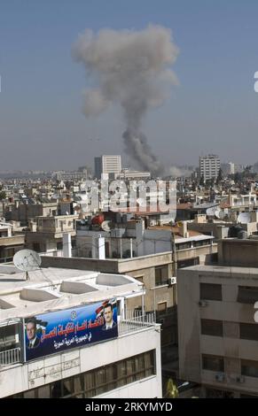 Bildnummer: 59253118  Datum: 21.02.2013  Copyright: imago/Xinhua (130221) -- DAMASCUS, Feb. 21, 2013 (Xinhua) -- Smoke is seen billowing over the city center after a big blast rattled al-Thawra Street in central Damascus, Syria, Feb. 21, 2013. (Xinhua/Bassem Tllawi) (zy) SYRIA-DAMASCUS-BLAST PUBLICATIONxNOTxINxCHN Gesellschaft Politik Anschlag Explosion Syrien Bombenexplosion Bürgerkrieg Autobombe x0x xub 2013 hoch premiumd      59253118 Date 21 02 2013 Copyright Imago XINHUA  Damascus Feb 21 2013 XINHUA Smoke IS Lakes  Over The City Center After a Big Blast rattled Al Thawra Street in Central Stock Photo