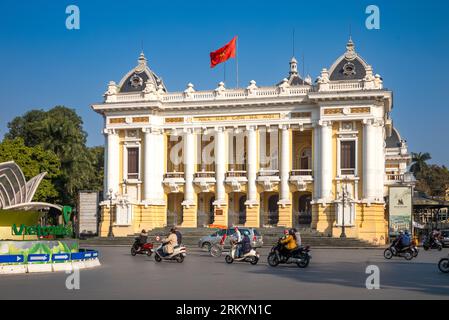 Traffic passes the stunning French colonial-era Hanoi Opera House, or Nha Hat Lon, in central Hanoi, Vietnam. Modelled on the Palais Garnier in Paris, Stock Photo