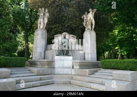 Memorial to José Tartiere, Paseo de los Álamos, Campo de San Francisco, Oviedo, Asturias,Spain,Europe Stock Photo