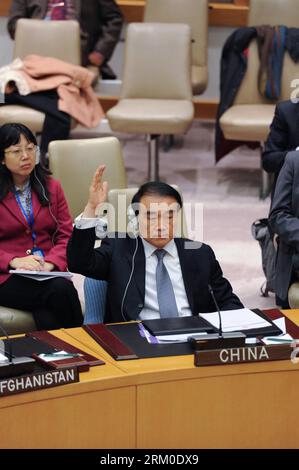 Bildnummer: 59378241  Datum: 20.03.2013  Copyright: imago/Xinhua (130319) -- NEW YORK, March 19, 2013 (Xinhua) -- Chinese Permanent Representative to the United Nations Li Baodong raises his hand during a Security Council vote on a resolution regarding the mandate of the UN Assistance Mission in Afghanistan (UNAMA), at the UN headquarters in New York, on March 19, 2013. The UN Security Council on Tuesday unanimously adopted a resolution to renew the mandate of the UNAMA for another year. (Xinhua/Niu Xiaolei) UN-NEW YORK-AFGHANISTAN-SOLUTION PUBLICATIONxNOTxINxCHN People Politik xjh x0x premium Stock Photo