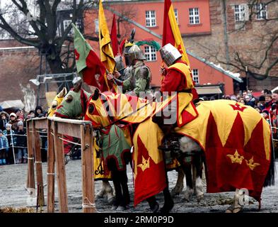 Bildnummer: 59462495  Datum: 30.03.2013  Copyright: imago/Xinhua A squad of equestrians perform as the medieval knights during the annual Knight Festival, which opened in the Spandau Zitadelle (Citadel) in Berlin, March 30, 2013. A wide range of activities presenting the life and scene dating back to the European medieval times at the 3-day Knight Festival attracts many Berliners on outing during their Easter vacation.(Xinhua/Pan Xu) GERMANY-BERLIN-KNIGHT FESTIVAL PUBLICATIONxNOTxINxCHN Gesellschaft Kultur Mittelalter Mittelalterfest Ritter xas x0x 2013 quer premiumd     59462495 Date 30 03 20 Stock Photo