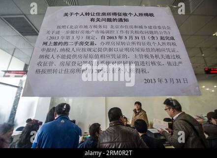 Bildnummer: 59464329  Datum: 01.04.2013  Copyright: imago/Xinhua (130401) -- BEIJING, April 1, 2013 (Xinhua) -- Citizens pay taxes for housing transaction at the Sixth Taxation Office of Chaoyang District Local Taxation Bureau on the first working day after the Beijing government announced detailed property curbs in Beijing, capital of Beijing, April 1, 2013. The municipal government of Beijing on March 30 spelled out detailed rules aimed at cooling the property market following the central government s fresh regulatory plan earlier this month. Single adults with a permanent Beijing residence Stock Photo