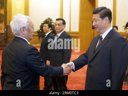 Bildnummer: 59470119  Datum: 03.04.2013  Copyright: imago/Xinhua (130403) -- BEIJING, April 3, 2013 (Xinhua) -- Chinese President Xi Jinping (R) shakes hands with Victor Sikonina, deputy dean of the Diplomatic Corps and Madagascar s ambassador to China, at the Great Hall of the in Beijing, capital of China, April 3, 2013. Chinese President Xi Jinping, Premier Li Keqiang and Vice President Li Yuanchao on Wednesday met with 180 foreign ambassadors and representatives of international organizations based in Beijing. (Xinhua/Ju Peng) (wqq) CHINA-BEIJING-LEADERS-FOREIGN AMBASSADORS-MEETING (CN) PUB Stock Photo