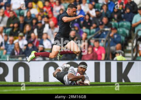 Vinaya Habosi of Fiji dgoes over for a try during the 2023 Summer Series match England vs Fiji at Twickenham Stadium, Twickenham, United Kingdom, 26th August 2023  (Photo by Mike Jones/News Images) Stock Photo