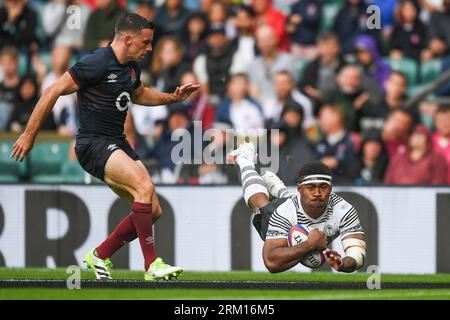 Vinaya Habosi of Fiji dgoes over for a try during the 2023 Summer Series match England vs Fiji at Twickenham Stadium, Twickenham, United Kingdom, 26th August 2023  (Photo by Mike Jones/News Images) Stock Photo