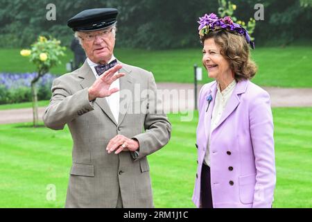 https://l450v.alamy.com/450v/2rm1j1c/oland-20230826swedens-king-carl-gustaf-and-queen-silvia-at-solliden-palace-during-the-swedish-royal-vintage-rally-on-the-island-of-oland-sweden-photo-jonas-ekstrmer-tt-code-10030-2rm1j1c.jpg