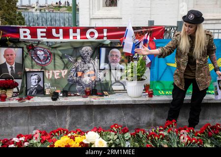 Moscow, Russia. 26th of August, 2023. People lay frlowers to a memorial as they pay tribute to Yevgeny Prigozhin who died in a plane crash, near the Kremlin in the center of Moscow, Russia. Credit: Nikolay Vinokurov/Alamy Live News Stock Photo