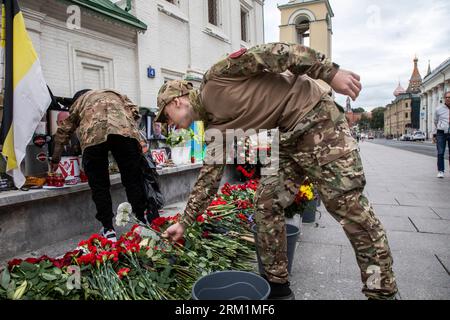 Moscow, Russia. 26th of August, 2023. People lay frlowers to a memorial as they pay tribute to Yevgeny Prigozhin who died in a plane crash, near the Kremlin in the center of Moscow, Russia. Credit: Nikolay Vinokurov/Alamy Live News Stock Photo