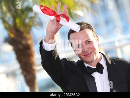 Bildnummer: 59708028  Datum: 26.05.2013  Copyright: imago/Xinhua (130526) -- CANNES, May 26, 2012 (Xinhua) -- Mexican director Amat Escalante poses with the Best Director award for the film Heli during a photocall at the 66th Cannes Film Festival in Cannes, France, on May 26, 2013. The festival ended here on Sunday night. (Xinhua/Gao Jing) FRANCE-CANNES-FILM FESTIVAL-AWARD PUBLICATIONxNOTxINxCHN Entertainment Film 66 Internationale Filmfestspiele Cannes People Preisträger Goldene Palme x0x xkg 2013 quer Aufmacher premiumd      59708028 Date 26 05 2013 Copyright Imago XINHUA  Cannes May 26 2012 Stock Photo