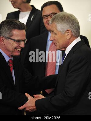 Bildnummer: 59766830  Datum: 04.06.2013  Copyright: imago/Xinhua (130604) -- BRUSSELS, June 4, 2013 (Xinhua) -- German Defence Minister Thomas de Maiziere (L) greets with United States Secretary of Defense Chuck Hagel during a photo session of a NATO Defense Minister Meeting at its headquarters in Brussels, capital of Belgium, June 4, 2013. NATO defense ministers convened on Tuesday to examine cyber security as a collective defense issue amid mounting concerns over the threat posed by cyber attacks. (Xinhua/Ye Pingfan) (srb) BELGIUM-BRUSSELS-NATO-DEFENCE MINISTER-MEETING PUBLICATIONxNOTxINxCHN Stock Photo