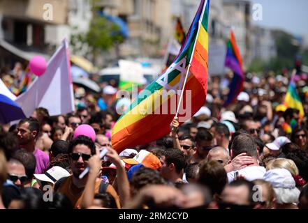 Bildnummer: 59789725  Datum: 07.06.2013  Copyright: imago/Xinhua (130607) -- TEL AVIV, June 7, 2013 (Xinhua) -- Photo taken on June 7, 2013 shows participants of a gay parade in Tel Aviv, Israel. Thousands of took part in the annual gay parade in Tel Aviv on Friday. (Xinhua/Yin Dongxun) (syq) ISRAEL-TEL AVIV-GAY PARADE PUBLICATIONxNOTxINxCHN Gesellschaft Schwule Homosexuelle Demo xas x0x 2013 quer Aufmacher premiumd      59789725 Date 07 06 2013 Copyright Imago XINHUA  Tel Aviv June 7 2013 XINHUA Photo Taken ON June 7 2013 Shows Participants of a Gay Parade in Tel Aviv Israel thousands of took Stock Photo