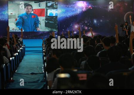 Bildnummer: 59870576  Datum: 20.06.2013  Copyright: imago/Xinhua (130620) -- BEIJING, June 20, 2013 (Xinhua) -- Students raise their hands to ask questions to the female astronaut Wang Yaping, one of the three crew members of Shenzhou-10 spacecraft, at the High School Affiliated to Renmin University of China, in Beijing, capital of China, June 20, 2013. A special lecture began Thursday morning, given by Wang Yaping aboard China s space module Tiangong-1 to students on Earth. (Xinhua/Wang Yongzhuo) (zwx) (SHENZHOU-10-TIANGONG-1) CHINA-SHENZHOU-10-TIANGONG-1-SPACE LECTURE (CN) PUBLICATIONxNOTxIN Stock Photo