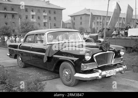 Bildnummer: 60123036  Datum: 14.07.2013  Copyright: imago/Xinhua  File photo taken on Aug. 1958 shows the country s first self-made limo Hongqi by the First Automotive Works Group (FAW) in China. The First Automotive Works Group (FAW) will have its 60th founding anniversary on July 15, 2013, which also marks the history of China s auto industry. Founded in 1953, the auto maker is known as the cradle of China s automobile industry for it produced the country s first self-made truck, the Jiefang, in 1956. Since then, China s auto industry has forge ahead, making its first sedan, SUV, high-powere Stock Photo