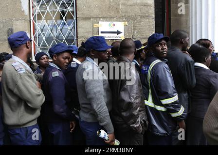 Bildnummer: 60129693  Datum: 15.07.2013  Copyright: imago/Xinhua (130715) -- HARARE, July 15, 2013 (Xinhua) -- Zimbabwean police officers queue to cast their ballots in front of a polling station in Harare, July 15, 2013. Zimbabwe s two-day special voting was marred by delays caused by the late printing of ballot papers. In some of the polling stations, voters waited a full day in vain, causing chaos at the run-up to the country s crucial general elections on July 31.(Xinhua/Stringer) ZIMBABWE-HARARE-ELECTION PUBLICATIONxNOTxINxCHN Politik Wahl Wahllokal xas x0x 2013 quer premiumd      6012969 Stock Photo